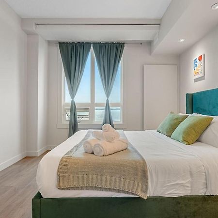 Upscale Penthouse Stay With Mountain & City Views, Free Parking, Bbq Grill, Office Space & More Calgary Ngoại thất bức ảnh