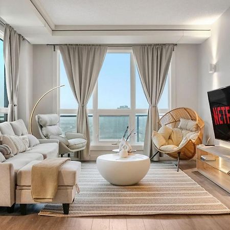 Upscale Penthouse Stay With Mountain & City Views, Free Parking, Bbq Grill, Office Space & More Calgary Ngoại thất bức ảnh