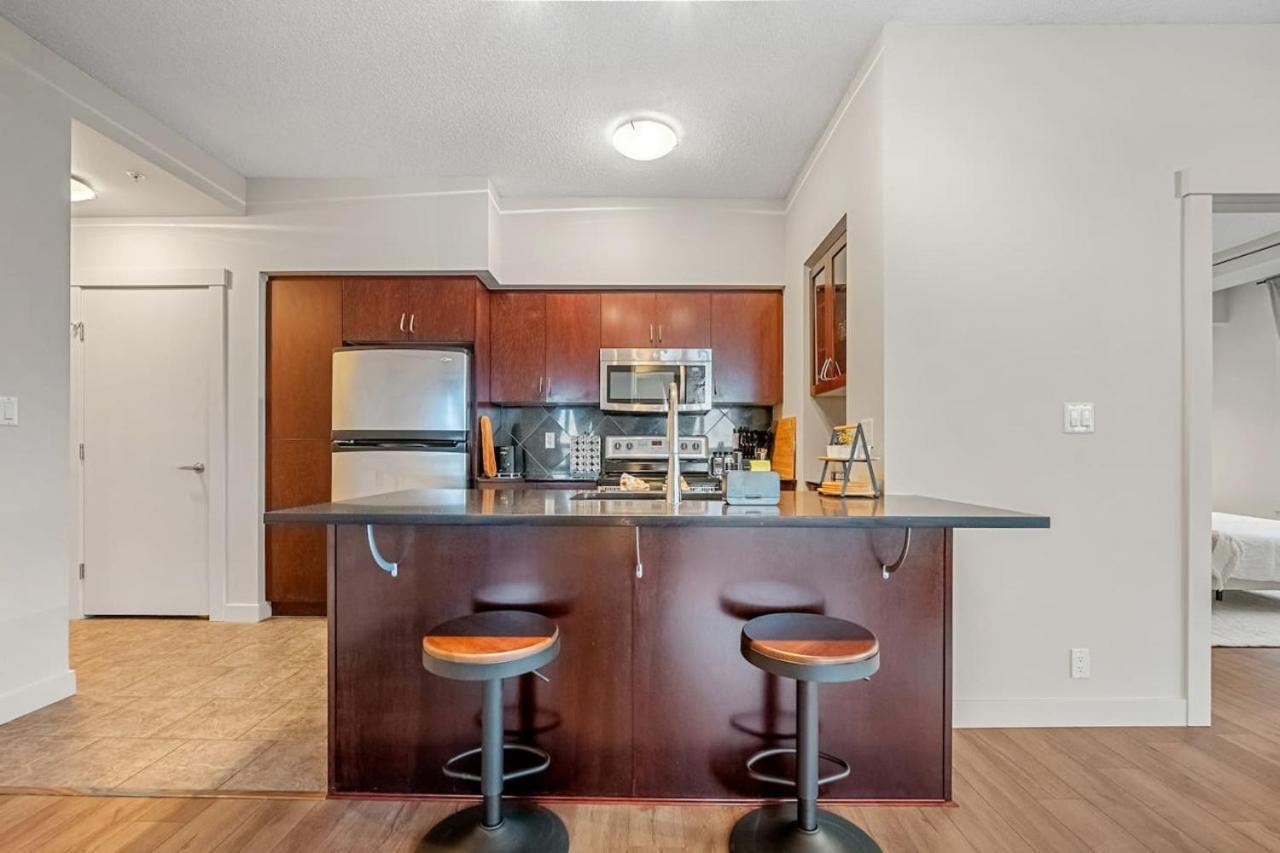 Upscale Penthouse Stay With Mountain & City Views, Free Parking, Bbq Grill, Office Space & More Calgary Ngoại thất bức ảnh